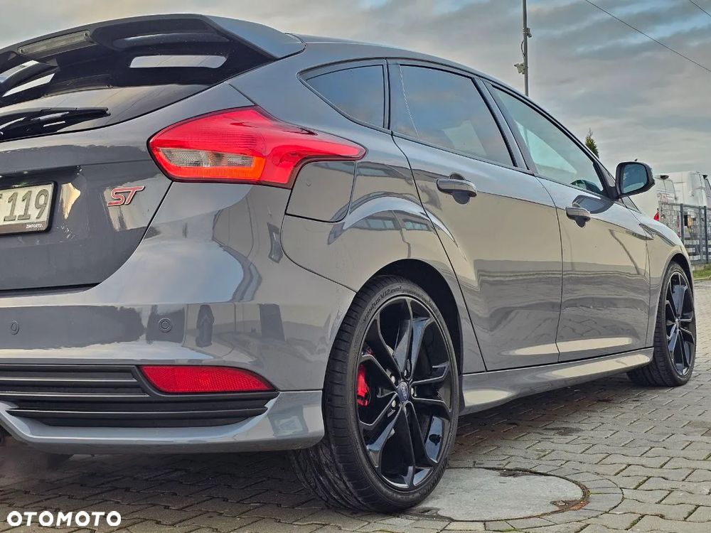 Ford Focus ST - 14