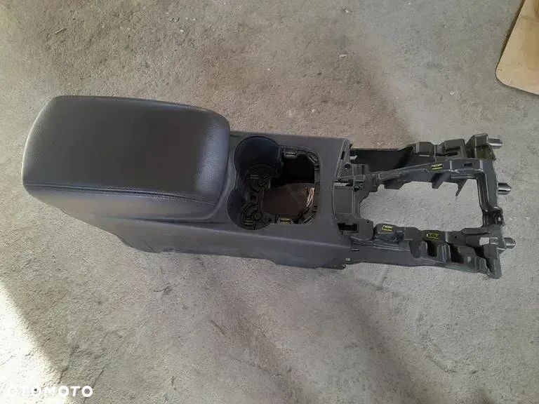 Podłokietnik tunel środkowy Ford Focus MK3 Europa - 1
