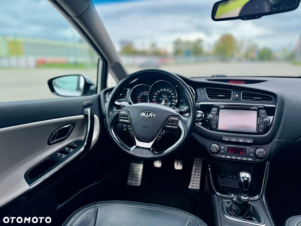 Kia Ceed 1.6 CRDi 128 ISG Platinum Edition - 24