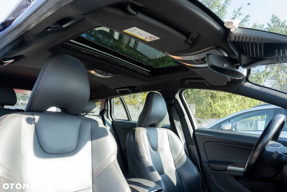 Volvo V60 Cross Country D4 Momentum - 28