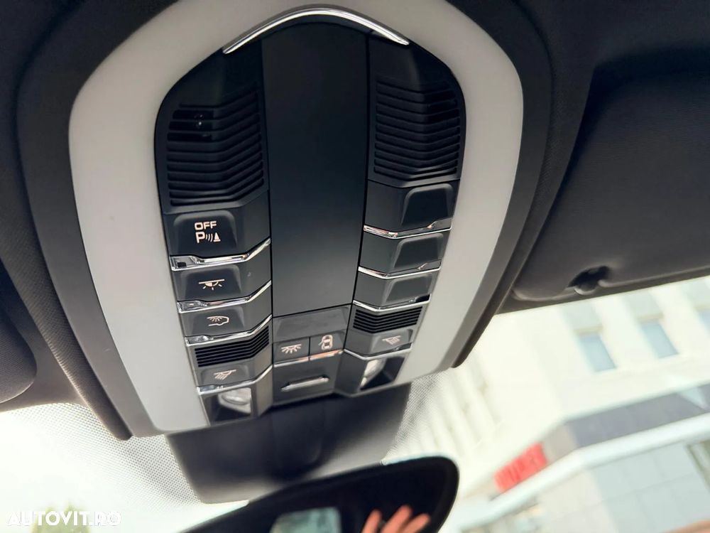 Porsche Cayenne 3.0 L - 13