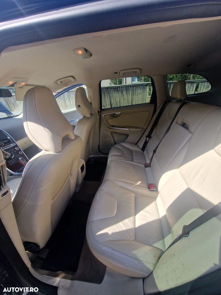 Volvo XC 60 2.4D AWD Momentum - 7
