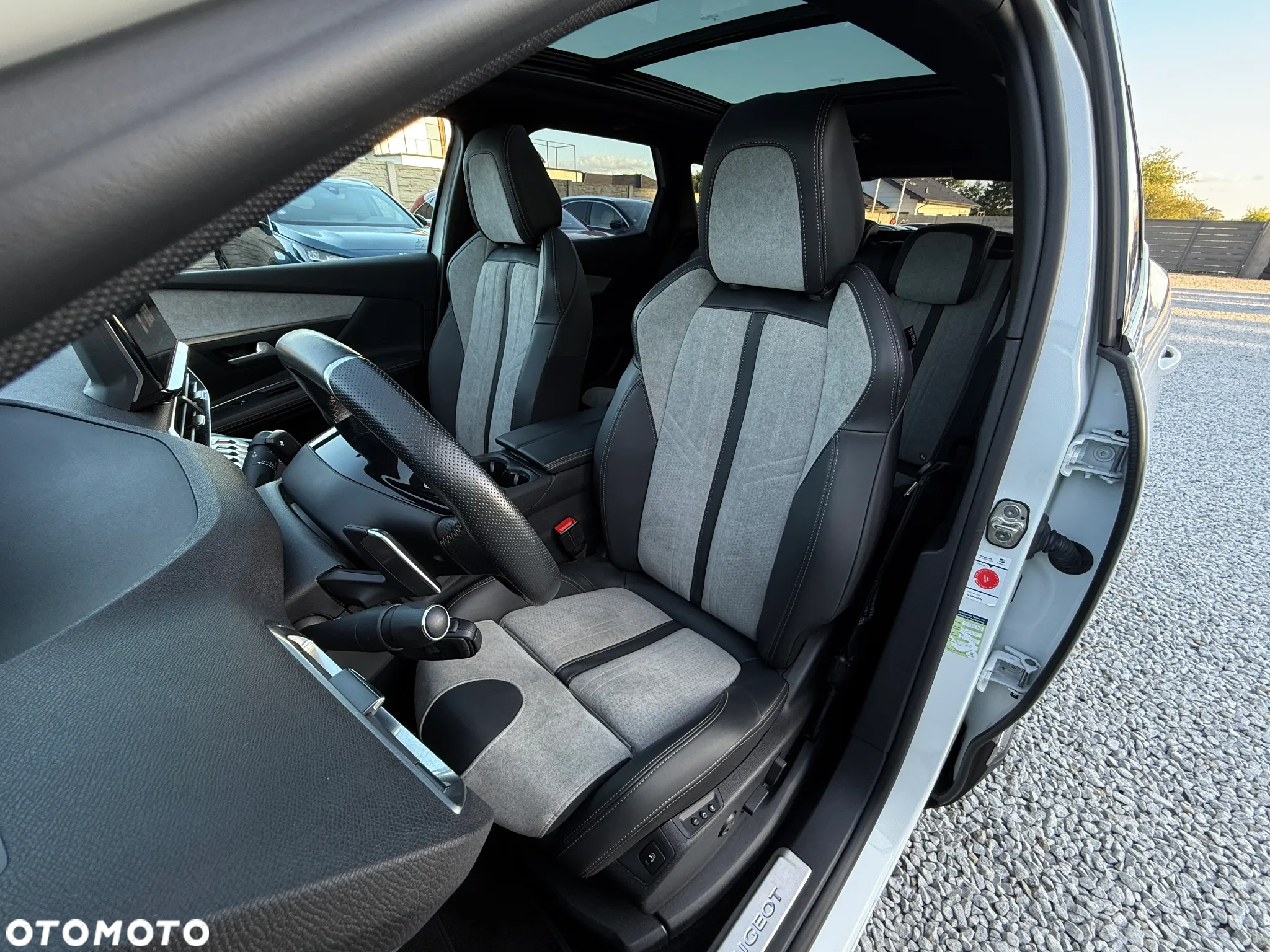 Peugeot 3008 Plug-In Hybrid 225 e-EAT8 GT - 27