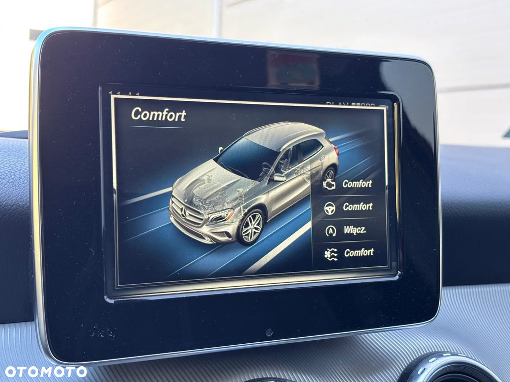 Mercedes-Benz GLA 200 7G-DCT Urban - 33