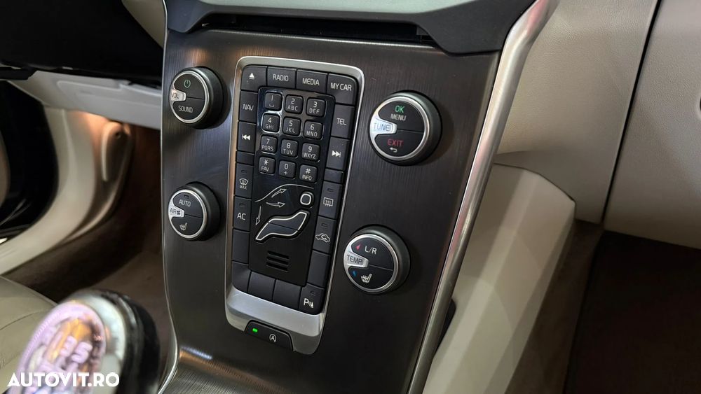 Volvo V40 Cross Country D2 Momentum - 20