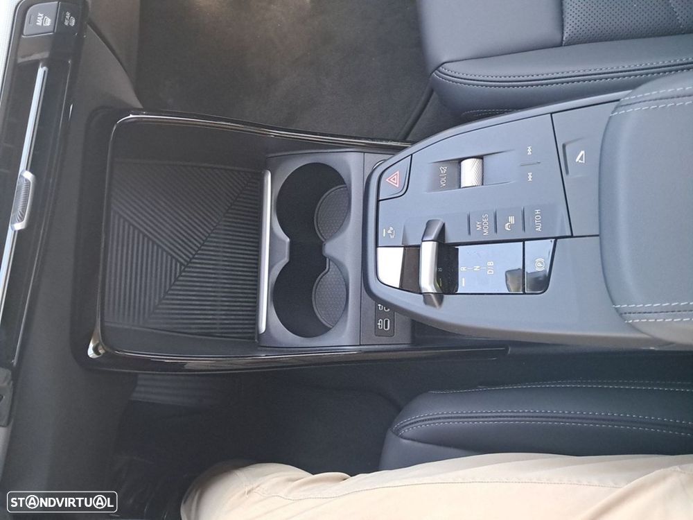 BMW ix1 eDrive20 Pack Desportivo M - 14