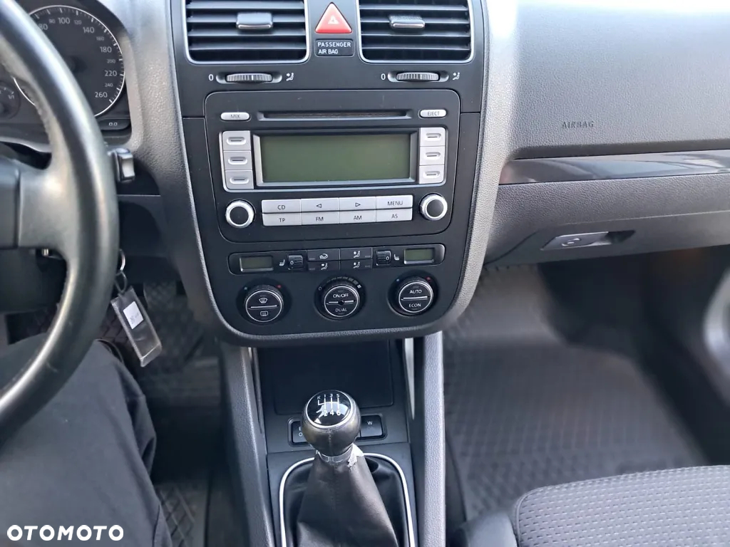 Volkswagen Golf 2.0 TDI DPF GT - 22