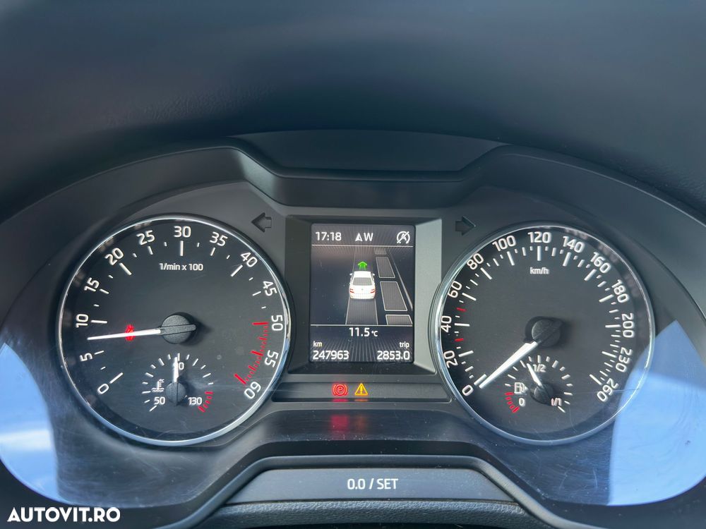 Skoda Octavia 1.6 TDI AMBITION - 10