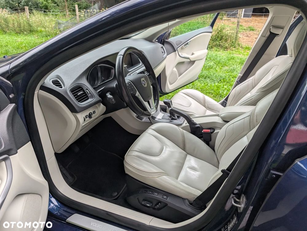 Volvo V40 D4 Drive-E Ocean Race - 11