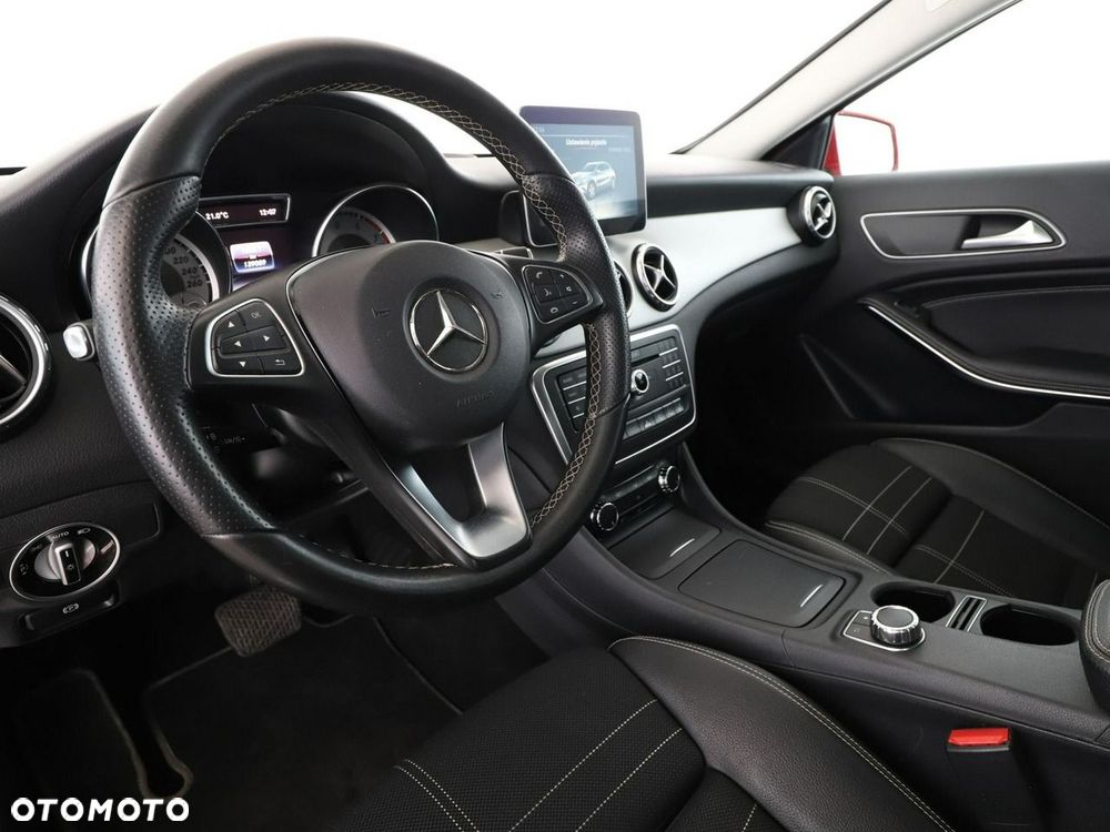 Mercedes-Benz GLA 180 7G-DCT Urban - 15