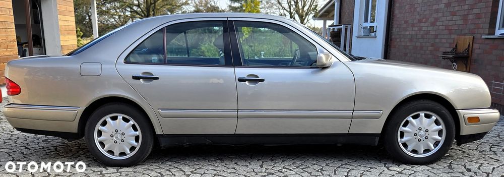 Mercedes-Benz Klasa E - 16