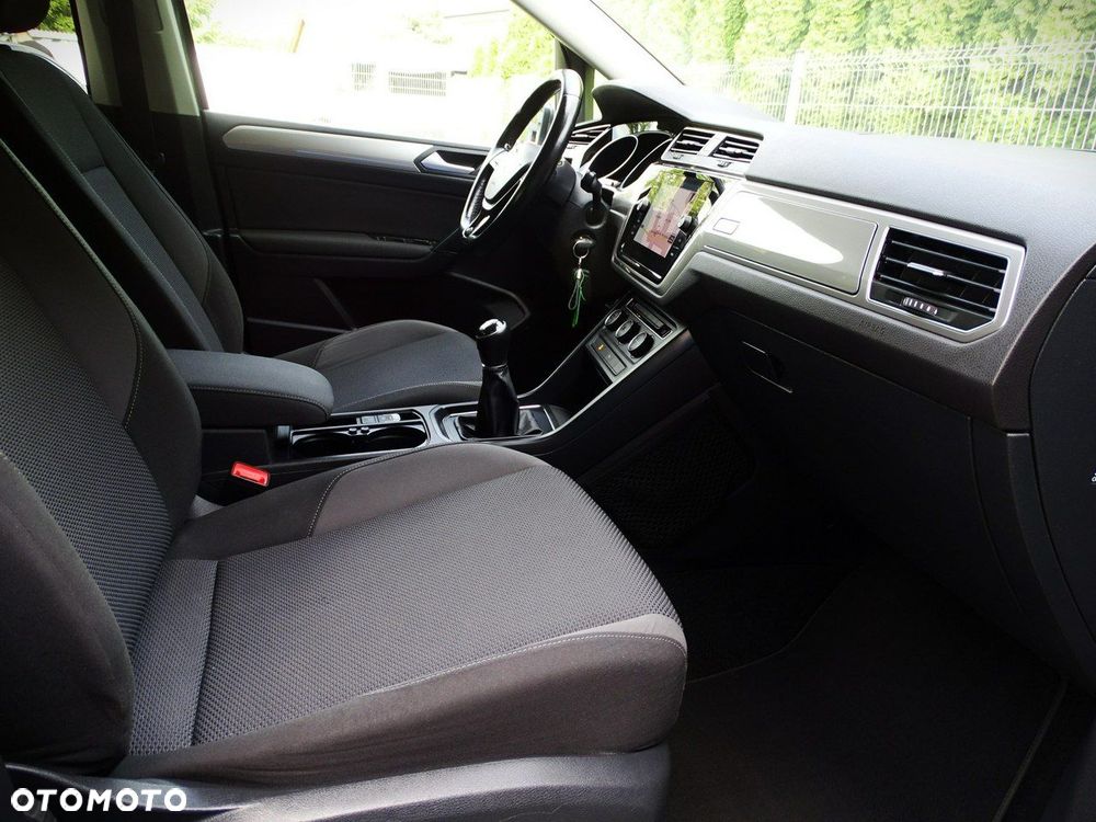 Volkswagen Touran - 14
