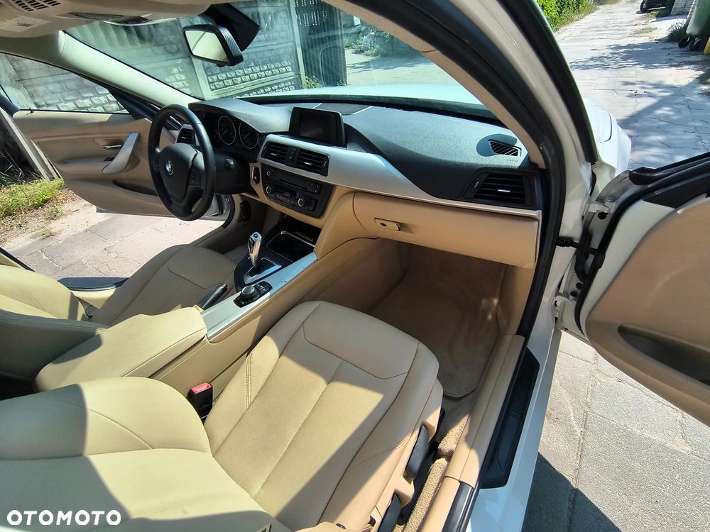 BMW Seria 3 320i Sport-Aut Luxury Line - 31