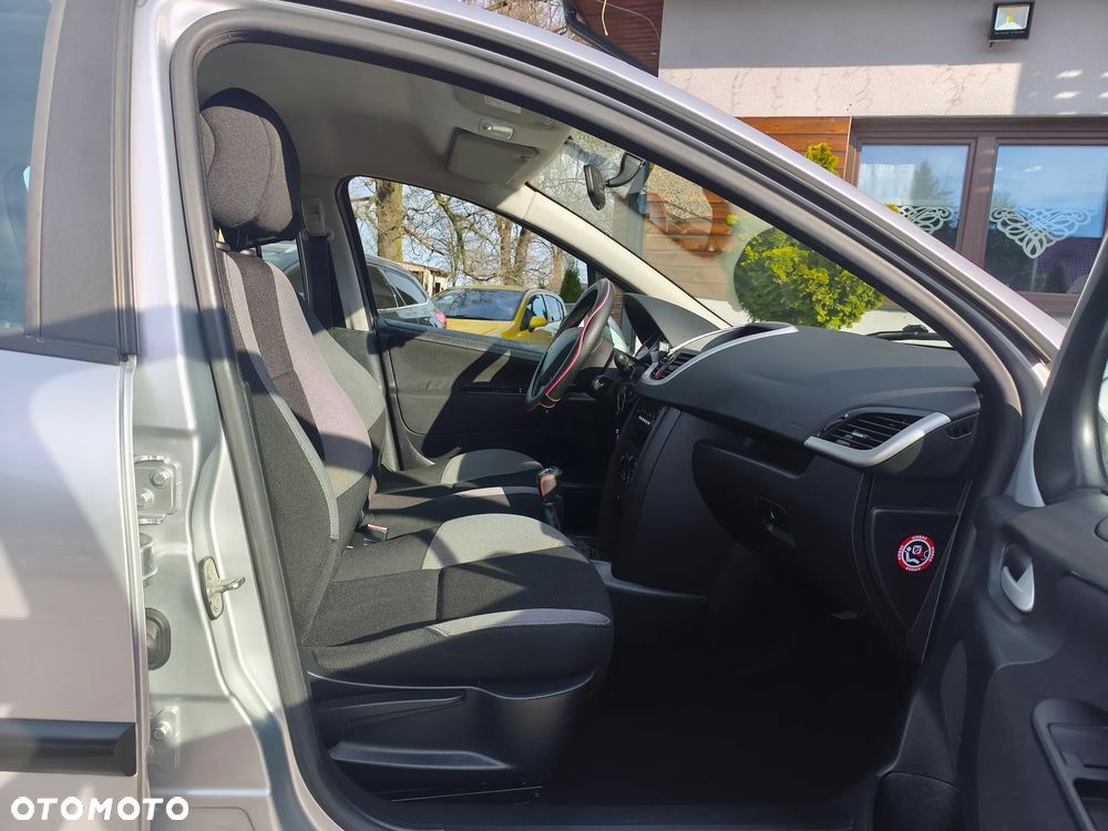 Peugeot 207 75 Urban Move - 32