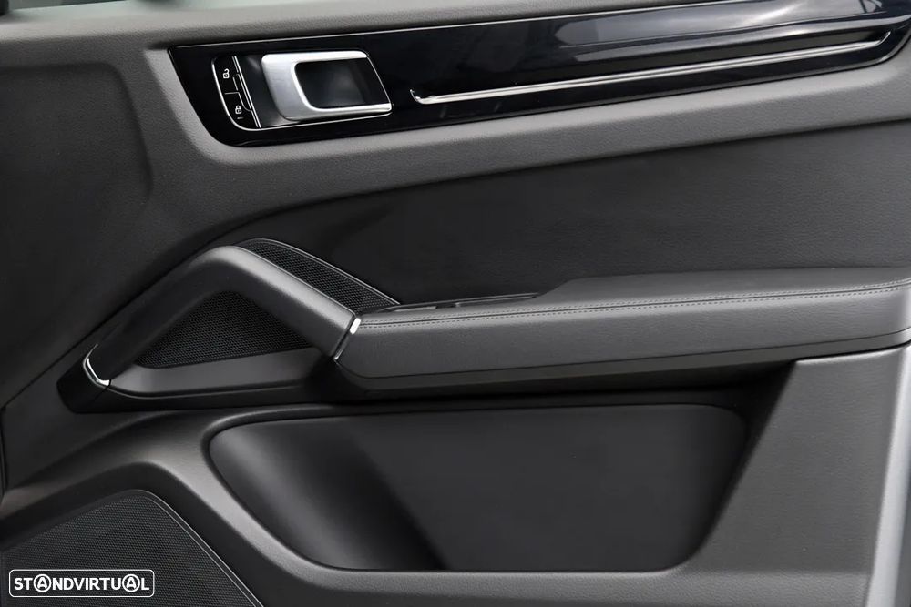 Porsche Cayenne Coupé E-Hybrid - 13