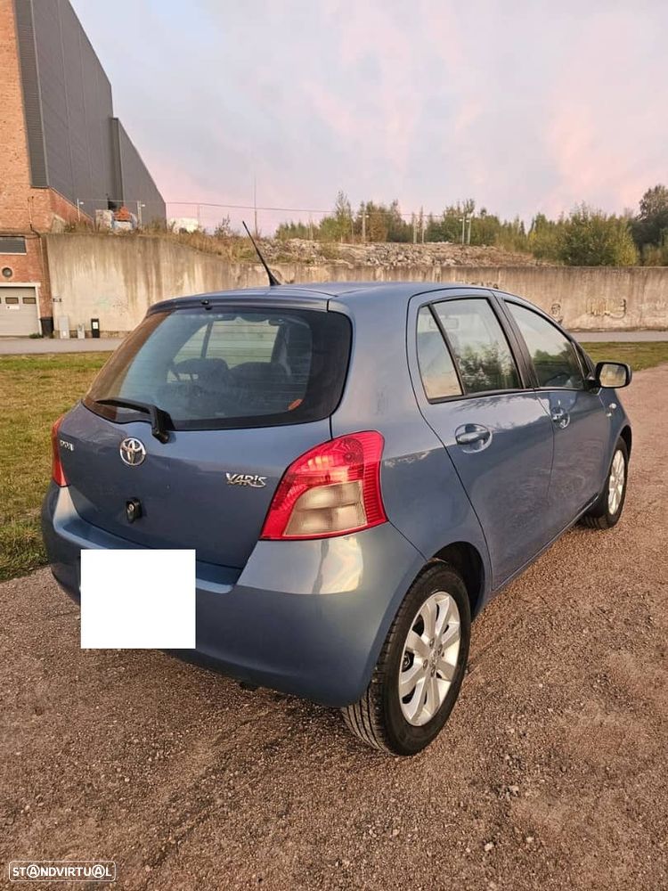 Toyota Yaris 1.4 D-4D Sol - 4