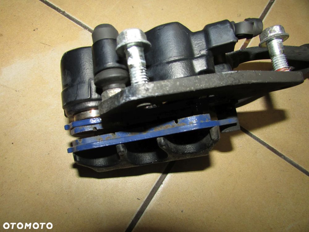 HONDA CB 125 GLR 15-18 zacisk hamulcowy przód - 2