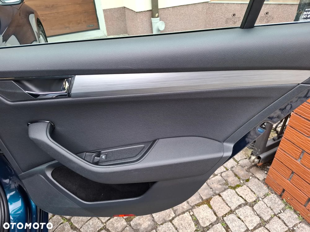 Skoda Superb 2.0 TDI SCR Ambition DSG - 38