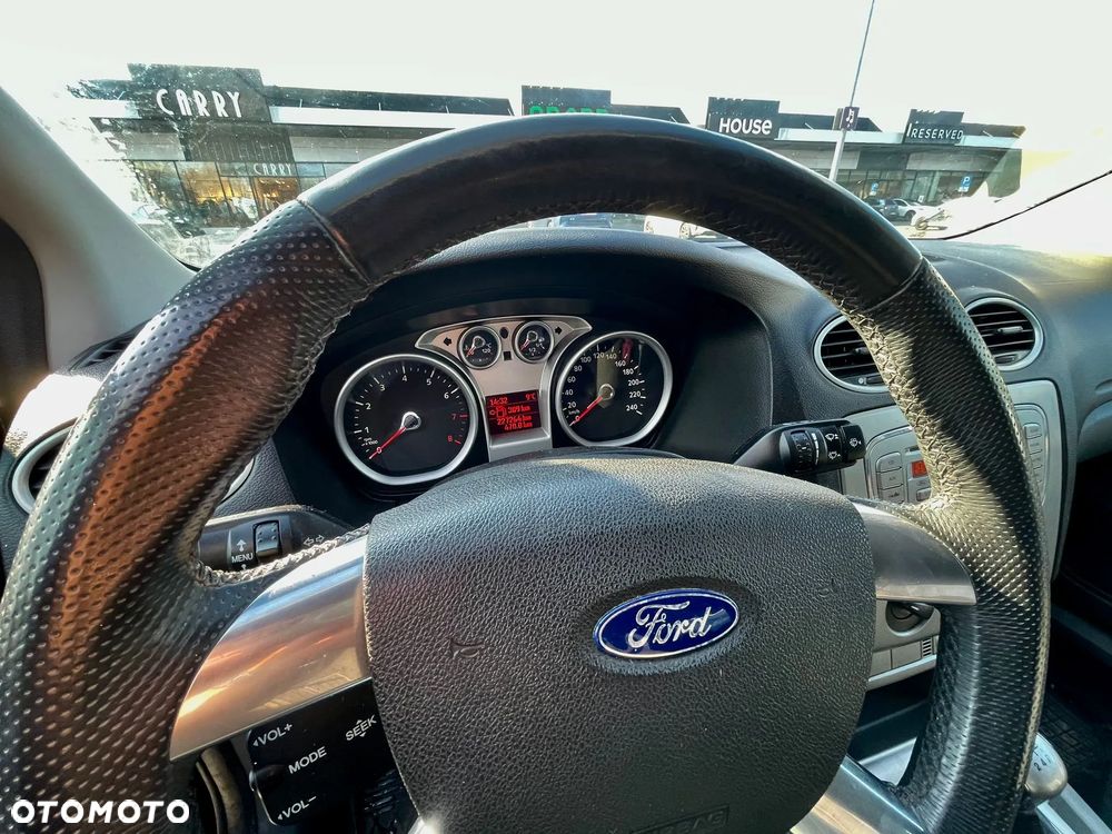 Ford Focus 1.6 Ghia - 5