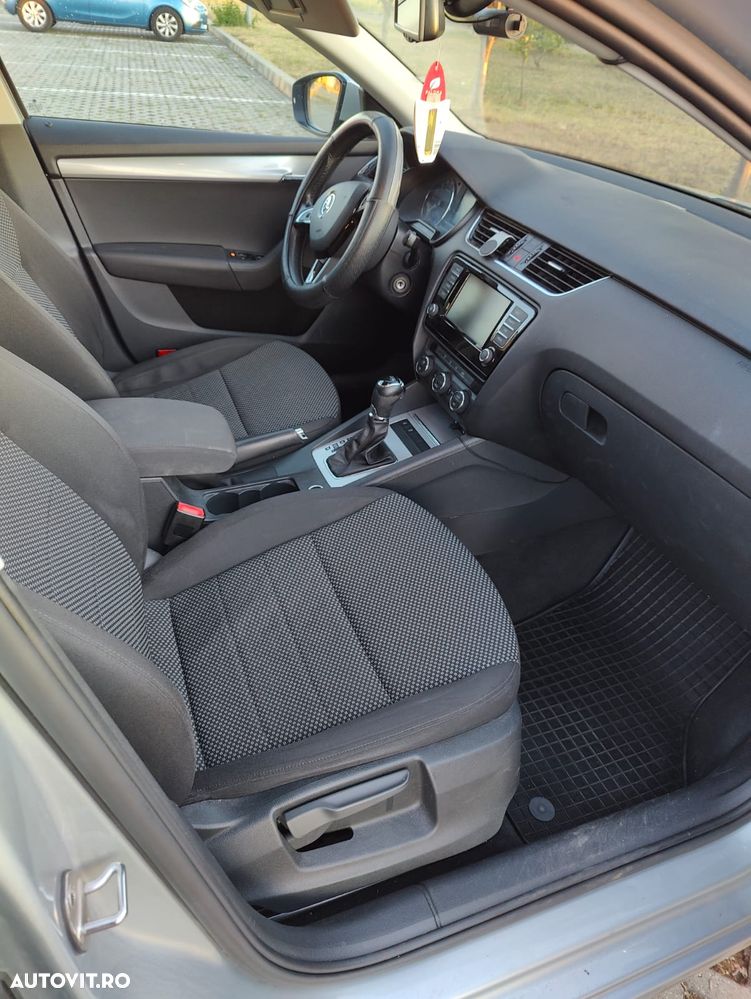 Skoda Octavia 1.6 TDI DSG Style - 12