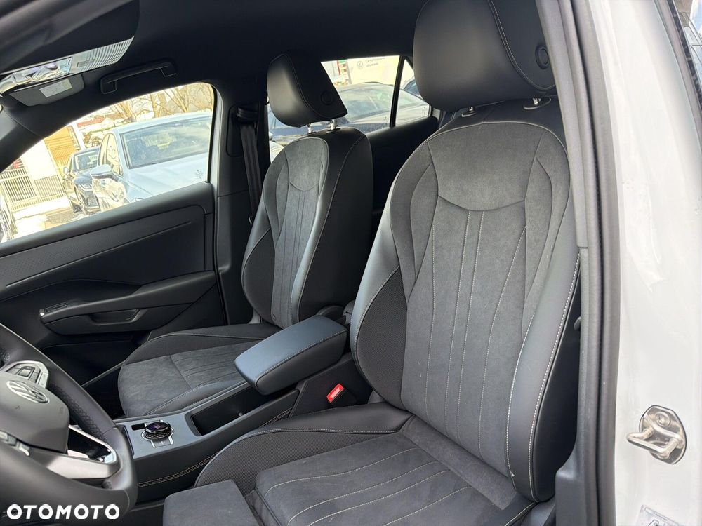Volkswagen T-Roc 1.5 eTSI Style DSG - 11