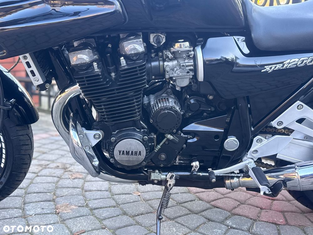 Yamaha XJR - 16