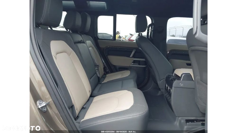 Land Rover Defender - 10