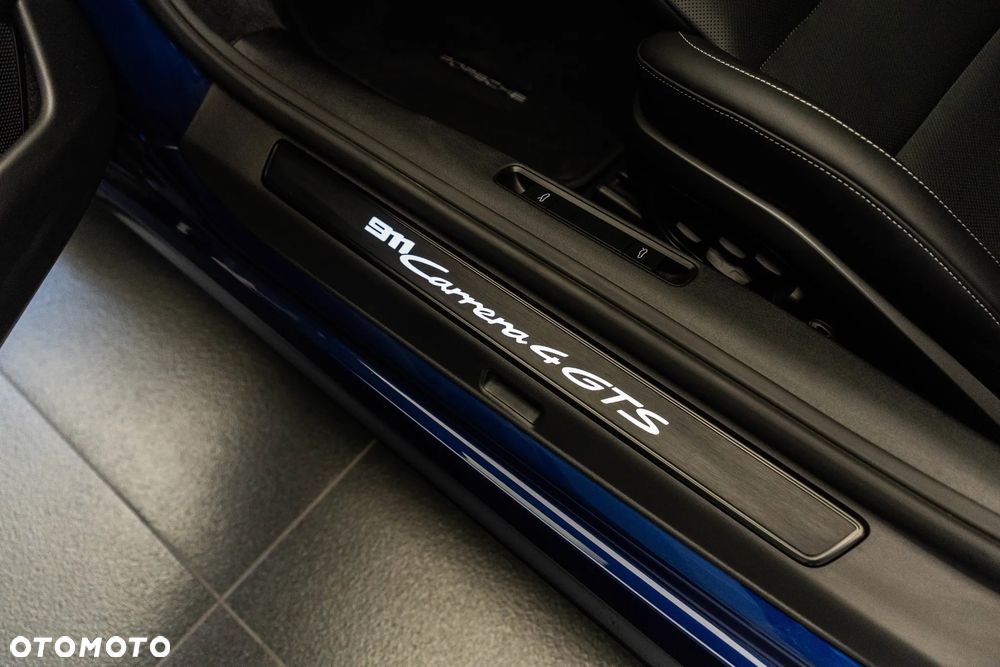 Porsche 911 Carrera 4 GTS - 35