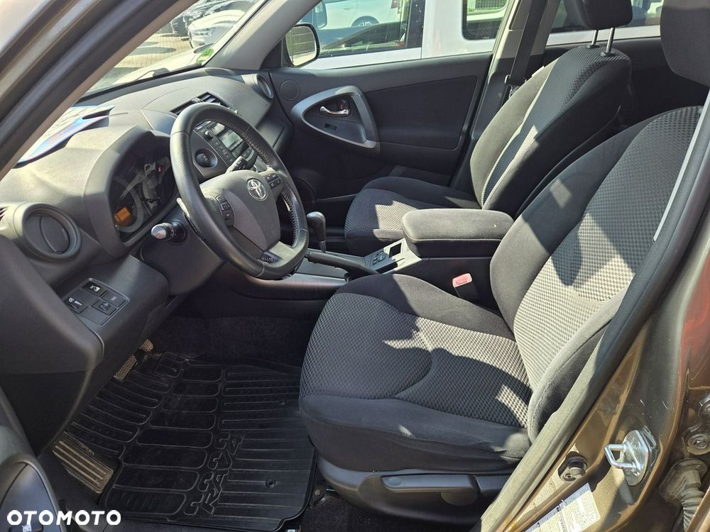 Toyota RAV4 - 8