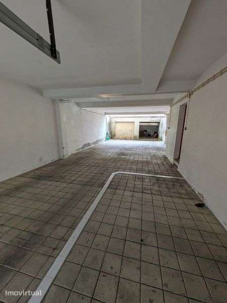 Arrenda-se garagem - Centro do Montijo - Grande imagem: 2/6