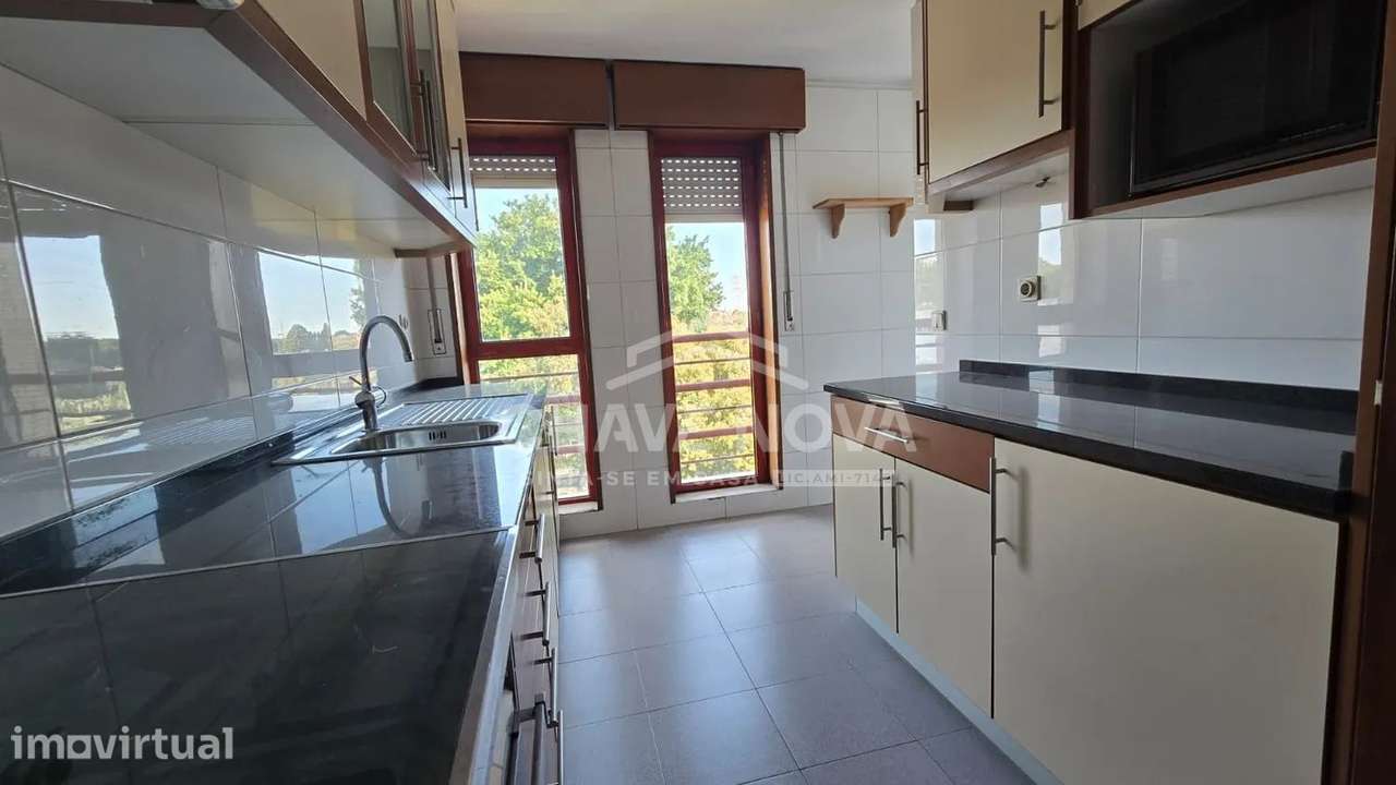 Apartamento T3 na Senhora da Hora – Junto ao Metro - Grande imagem: 2/24