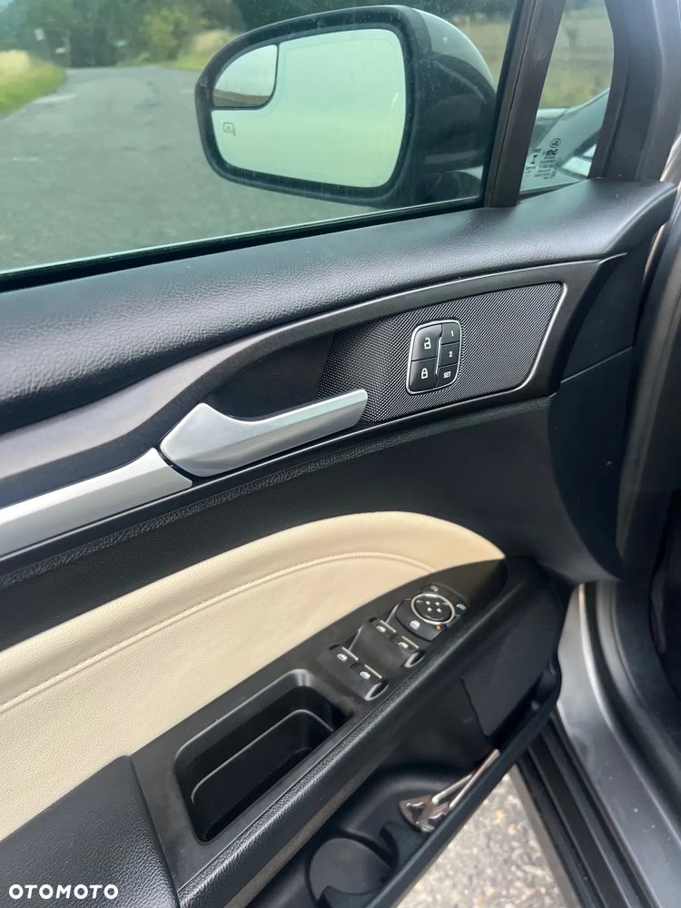 Ford Fusion - 17