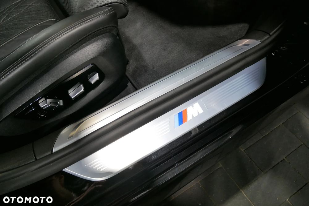 BMW Seria 7 750i xDrive - 27