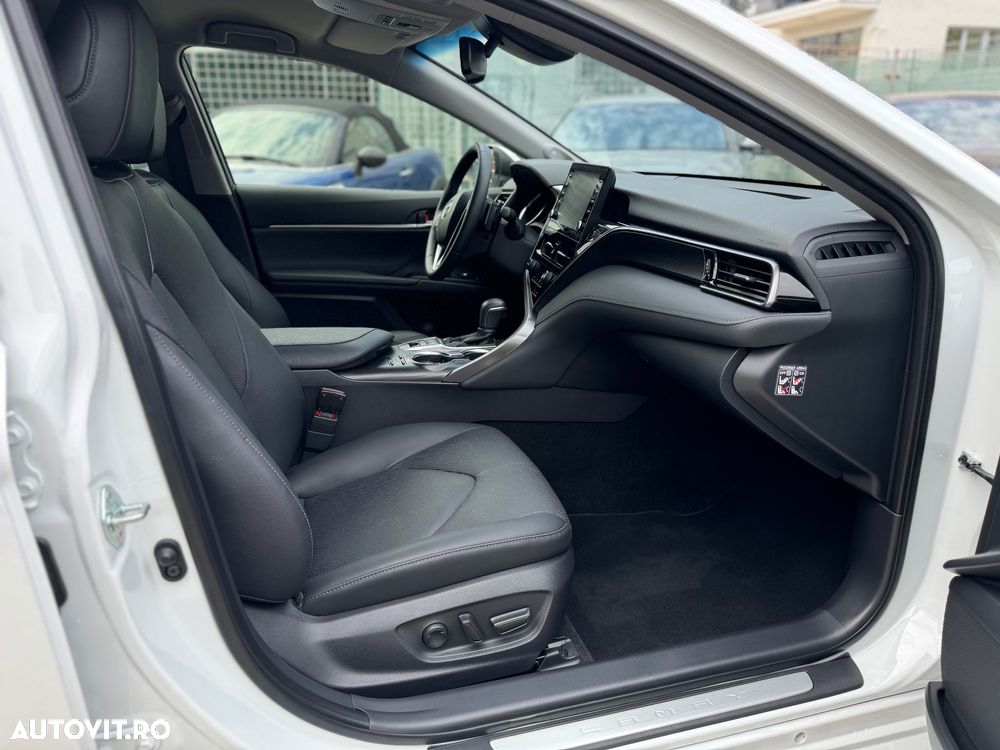 Toyota Camry 2.5 HEV Executive - 25