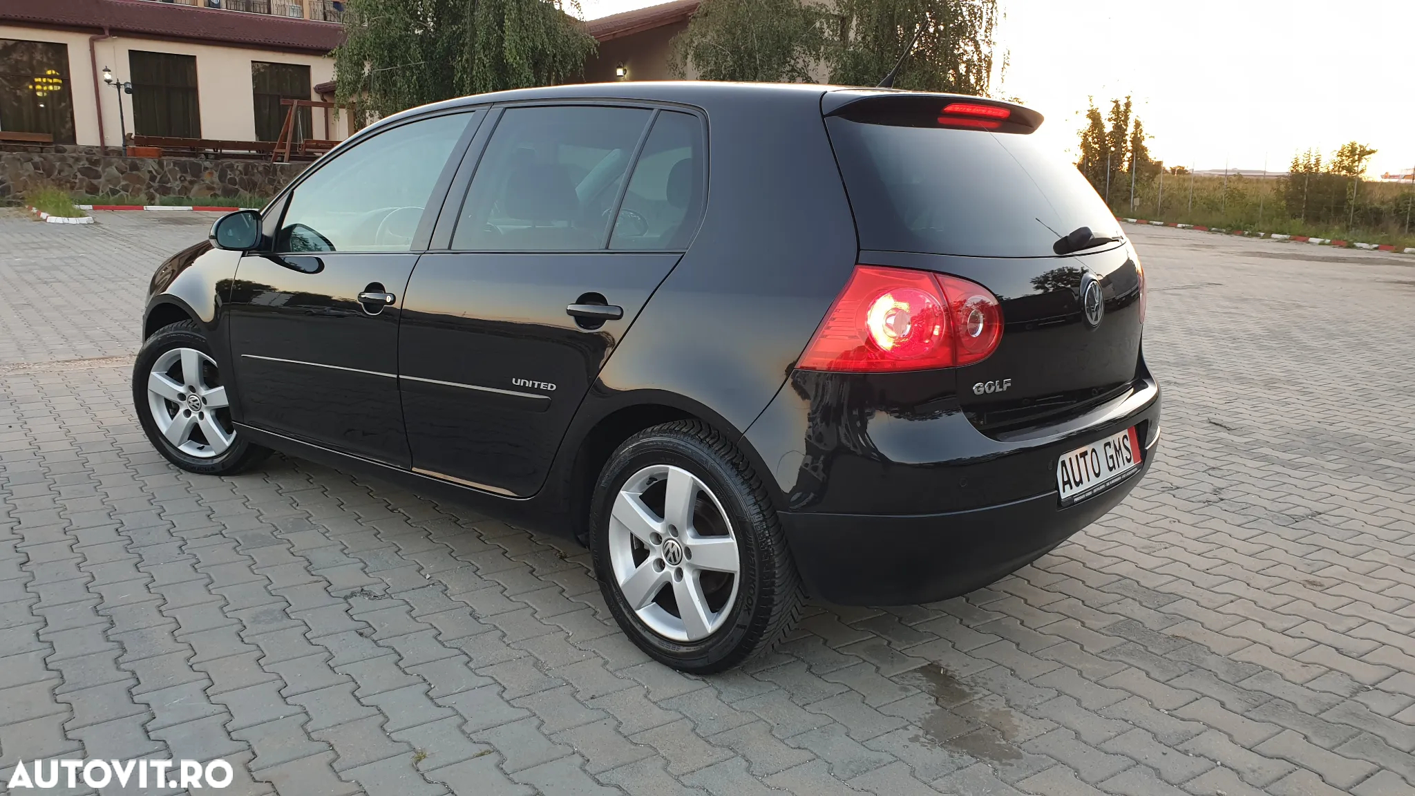 Volkswagen Golf 1.9 TDI DPF United BlueMotion - 3