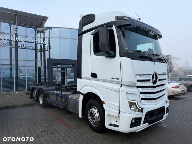 Mercedes-Benz 2545 - 13