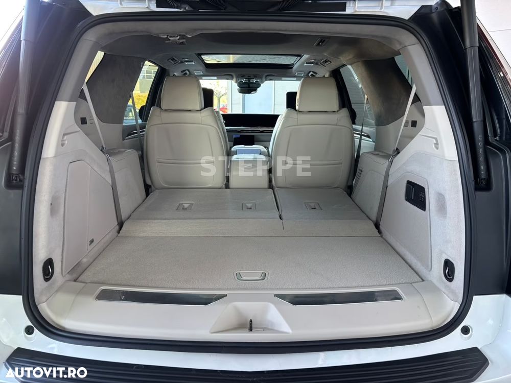 Cadillac Escalade - 17