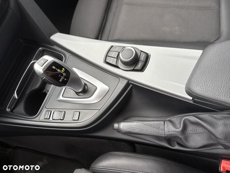 BMW Seria 3 318i GPF - 18