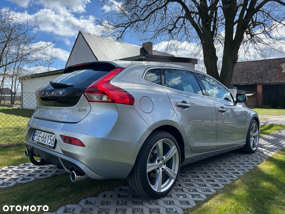 Volvo V40 D4 Drive-E R-Design Momentum - 4