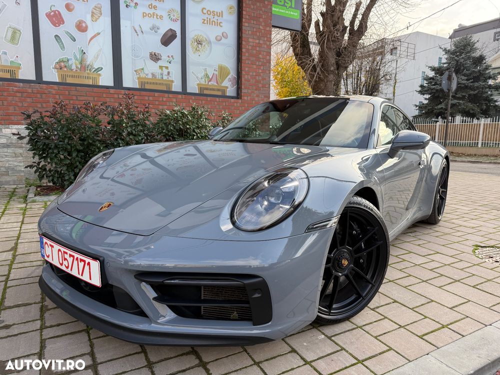 Porsche 911 Carrera 4 GTS PDK - 12