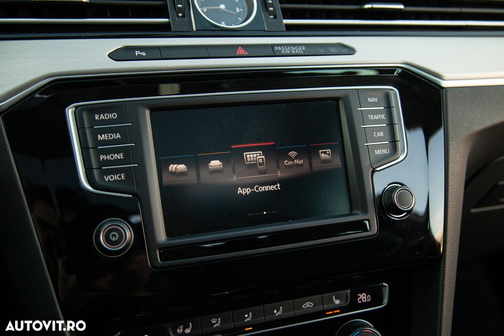 Volkswagen Passat Variant 2.0 TDI DSG 4Motion Highline - 14