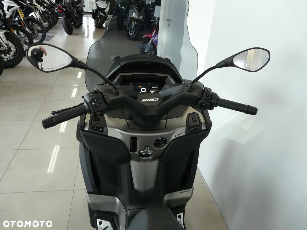 Piaggio MP-3 - 15