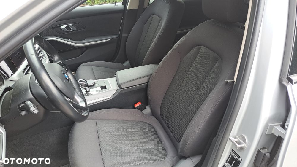 BMW Seria 3 318d - 22