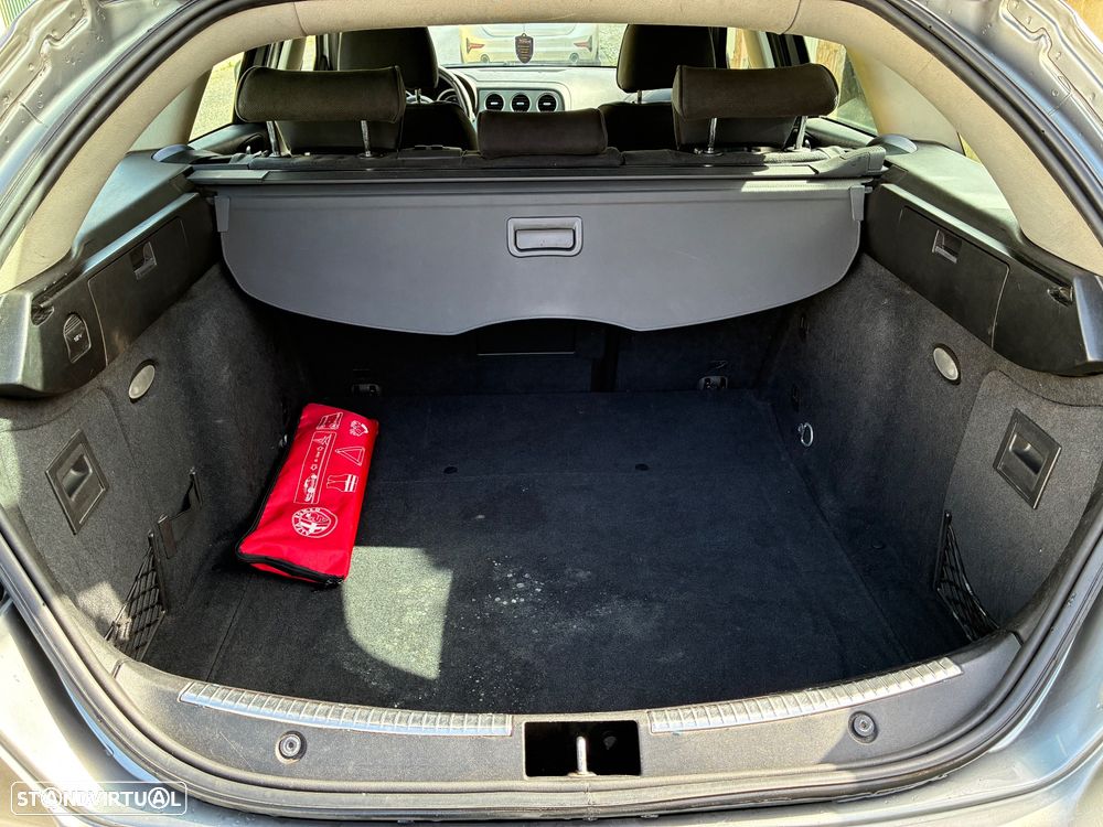 Alfa Romeo 159 Sportwagon 1.9 JTDm 16V Elegante - 10