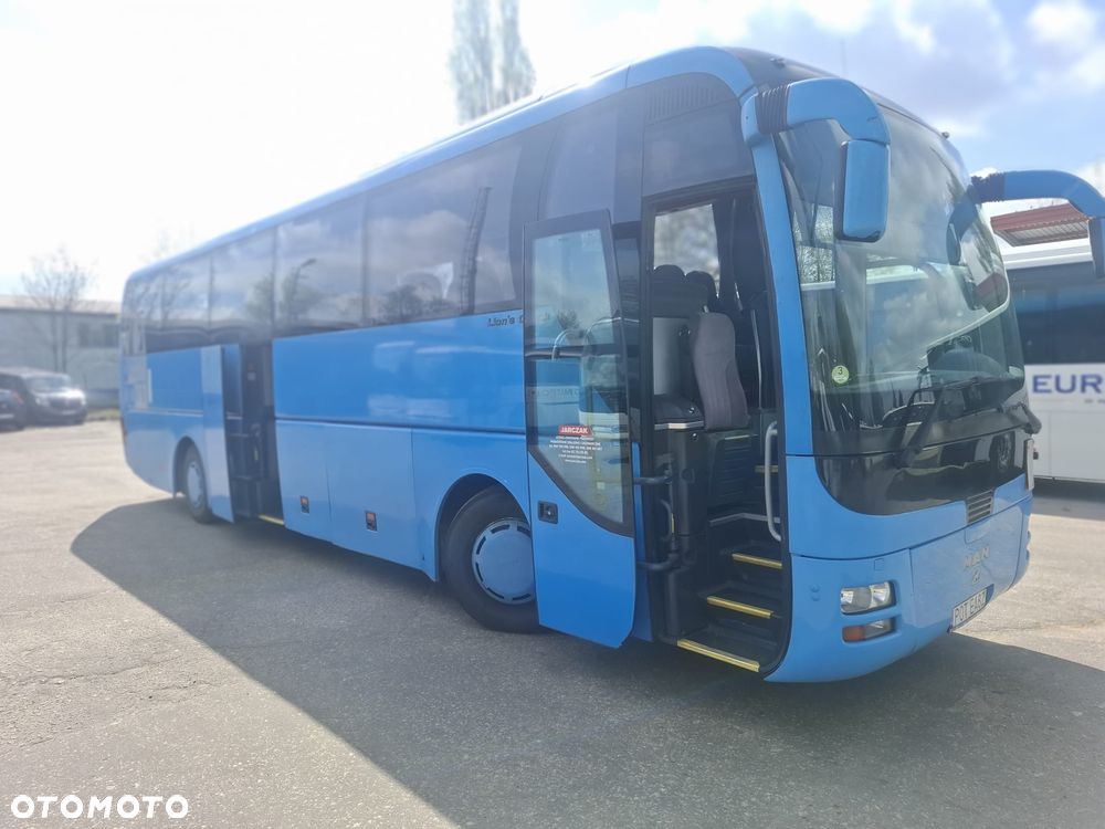 MAN LION'S COACH - 16