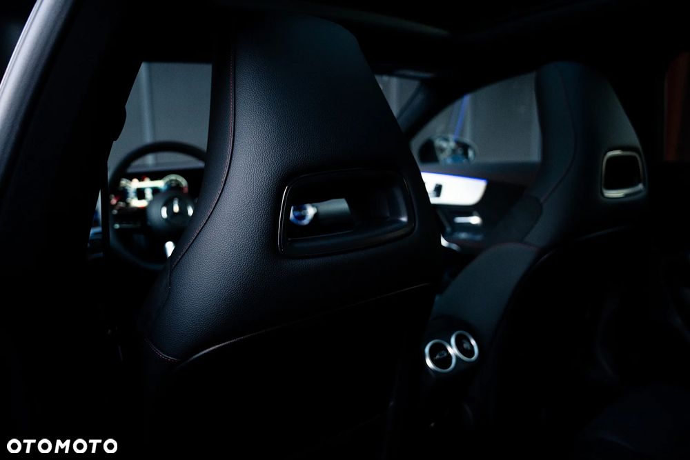 Mercedes-Benz CLA 220 mHEV 4-Matic AMG Line 8G-DCT - 12