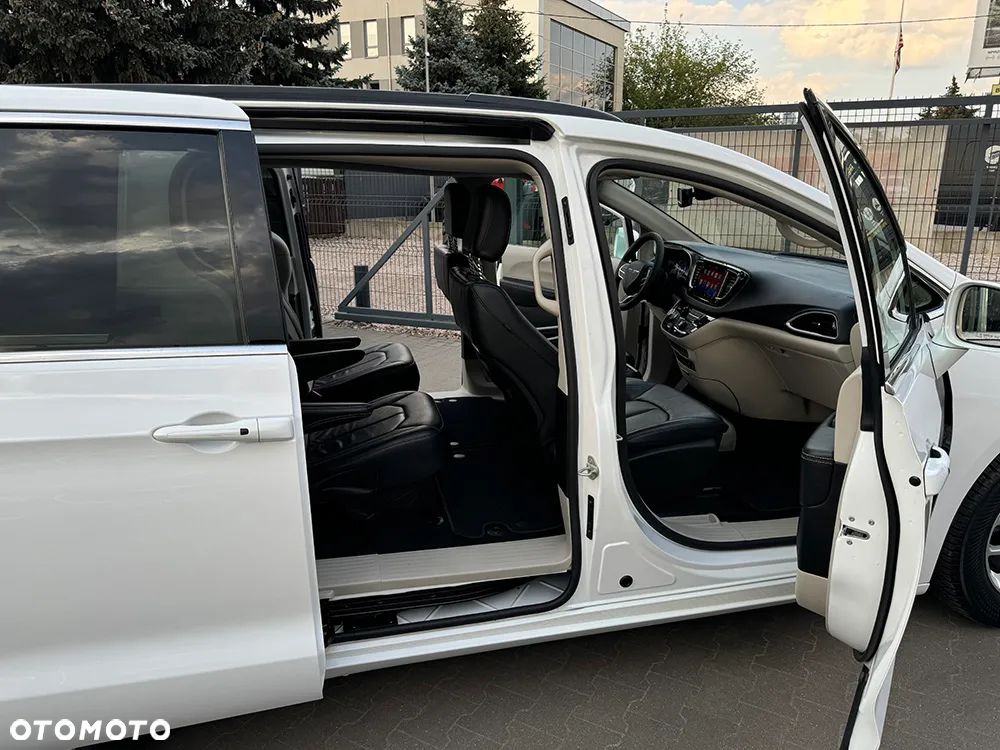 Chrysler Pacifica - 8