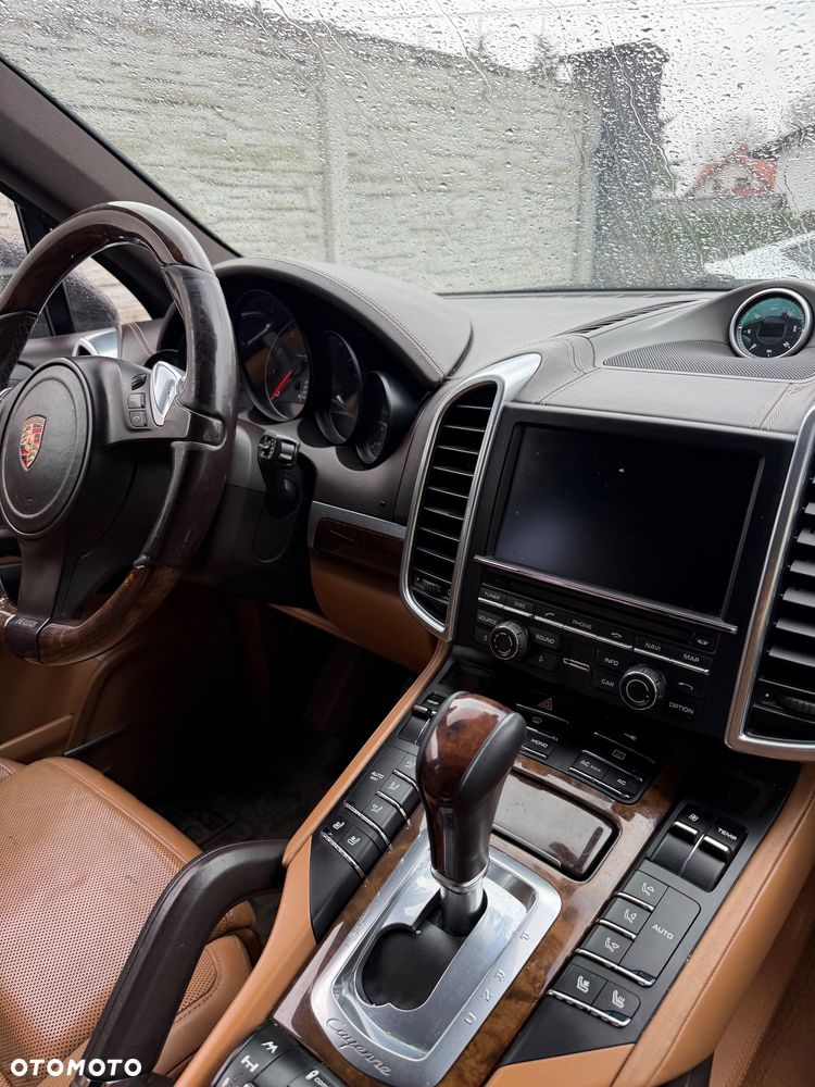 Porsche Cayenne - 8