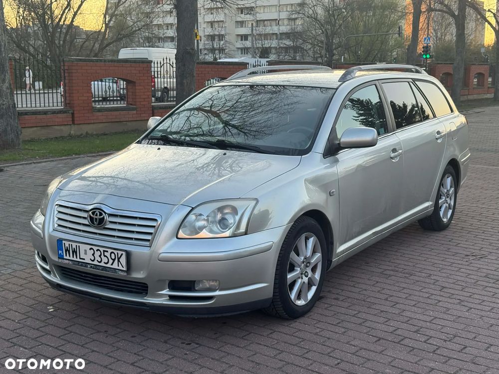 Toyota Avensis 1.8 VVT-i Sol - 1