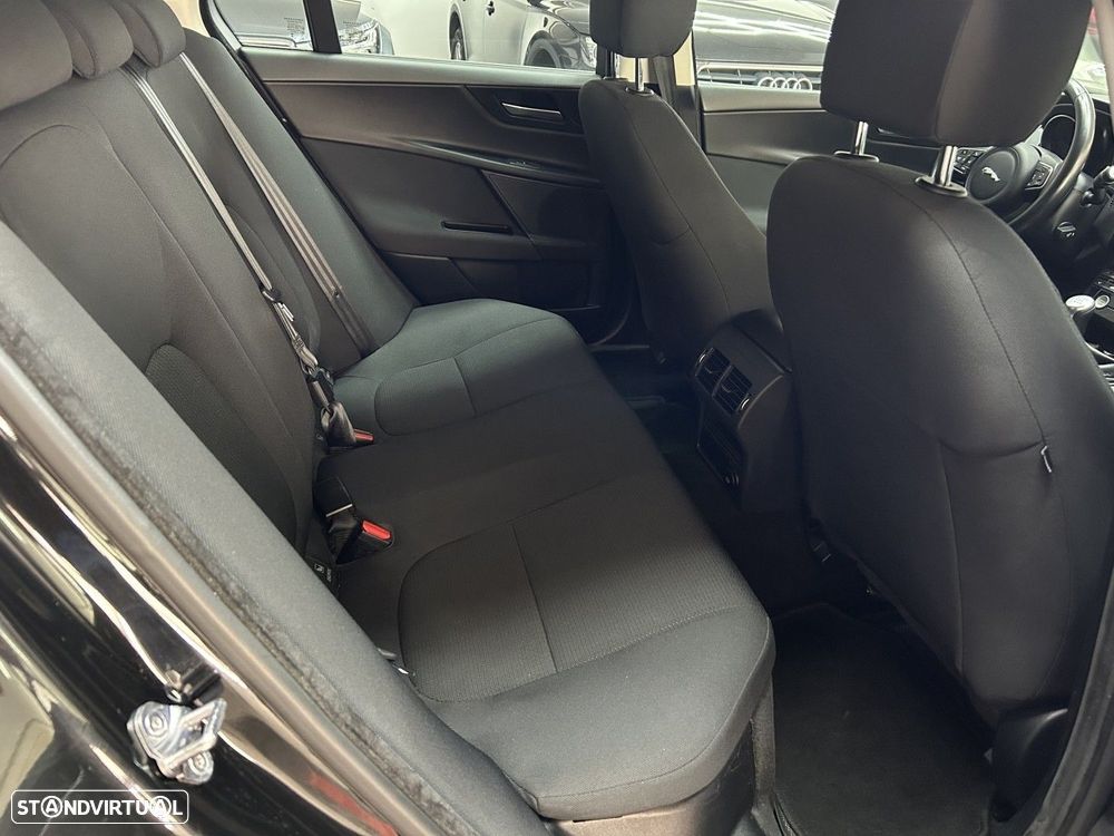 Jaguar XE 2.0 D Prestige - 15